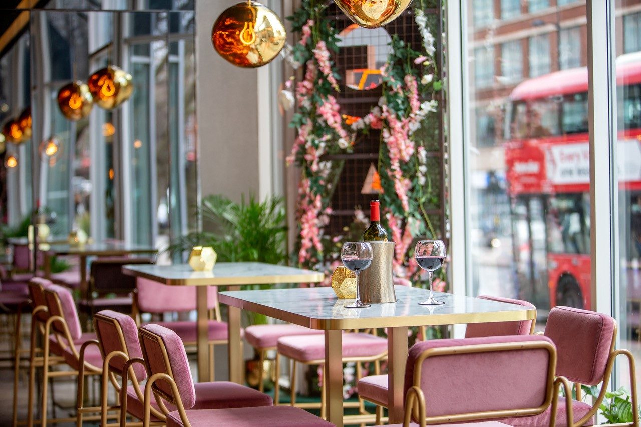 Restaurant view of central London bus